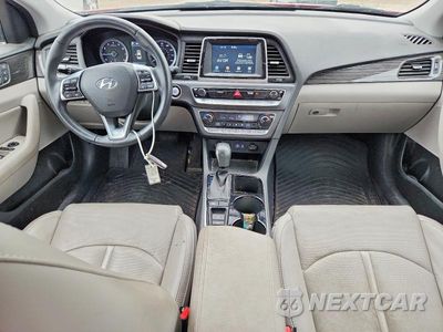 Zdjęcie 8 z 12 samochodu: 2018 HYUNDAI SONATA LIMITED VIN:5NPE34AF7JH705194 - miniatura
