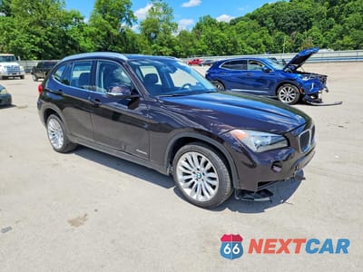 Czwarte zdjęcie samochodu z boku: 2015 BMW X1 XDRIVE28I VIN:WBAVL1C52FVY26531 - miniatura