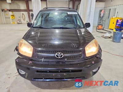 Piąte zdjęcie samochodu w środku: 2004 TOYOTA RAV4 BASE VIN:JTEHD20V640037098 - miniatura