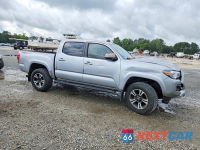 Czwarte zdjęcie samochodu z boku: 2017 TOYOTA TACOMA TRD SPORT VIN:5TFAZ5CN4HX038753 - miniatura