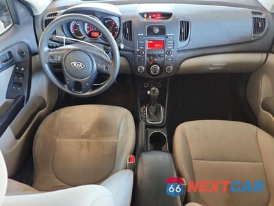 Zdjęcie 8 z 12 samochodu: 2012 KIA FORTE EX VIN:KNAFU5A24C5507242 - miniatura