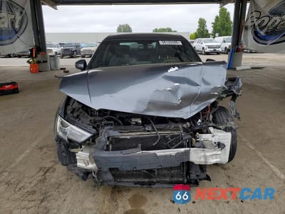 Piąte zdjęcie samochodu w środku: 2018 AUDI A3 PREMIUM VIN:WAUAUGFF1J1040934 - miniatura