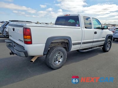 Trzecie zdjęcie samochodu z tyłu: 2002 CHEVROLET SILVERADO C2500 HEAVY DUTY VIN:1GCHC29U32E143543 - miniatura