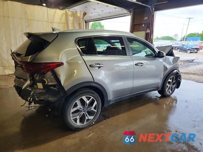 Trzecie zdjęcie samochodu z tyłu: 2020 KIA SPORTAGE EX VIN:KNDPNCACXL7697280 - miniatura