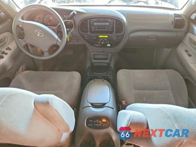 Zdjęcie 8 z 13 samochodu: 2004 TOYOTA SEQUOIA SR5 VIN:5TDZT34A04S237111 - miniatura