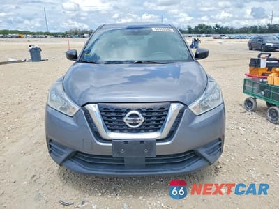 Piąte zdjęcie samochodu w środku: 2020 NISSAN KICKS S VIN:3N1CP5BV8LL485710 - miniatura