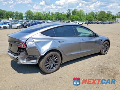 Trzecie zdjęcie samochodu z tyłu: 2025 TESLA MODEL 3 VIN:5YJ3E1EA8SF017610 - miniatura
