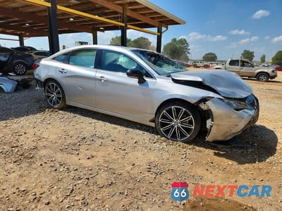 Czwarte zdjęcie samochodu z boku: 2020 TOYOTA AVALON TOURING VIN:4T1GZ1FB8LU039706 - miniatura