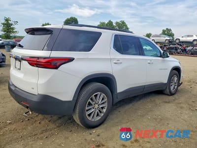 Trzecie zdjęcie samochodu z tyłu: 2022 CHEVROLET TRAVERSE LT VIN:1GNERGKW0NJ128463 - miniatura