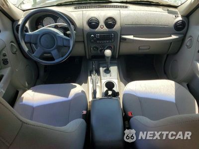 Zdjęcie 8 z 12 samochodu: 2004 JEEP LIBERTY SPORT VIN:1J4GL48K64W201773 - miniatura