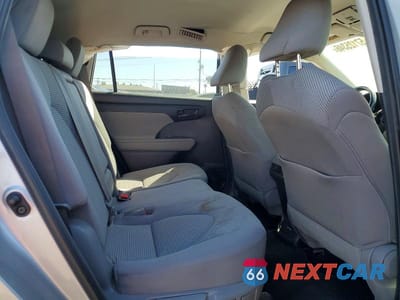 Zdjęcie 11 z 13 samochodu: 2021 TOYOTA HIGHLANDER LE VIN:5TDZZRAH6MS056291 - miniatura