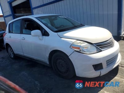 Czwarte zdjęcie samochodu z boku: 2012 NISSAN VERSA 1.8 S VIN:3N1BC1CP8CK213051 - miniatura