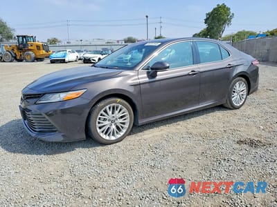 2019 TOYOTA CAMRY HYBRID XLE 4T1B21HK3KU013492 - główne zdjęcie licytacji z USA - miniatura