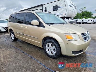 Czwarte zdjęcie samochodu z boku: 2010 DODGE GRAND CARAVAN SXT VIN:2D4RN5D15AR483150 - miniatura