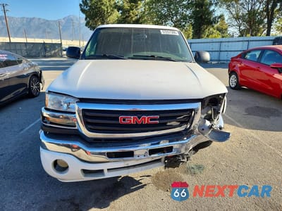 Piąte zdjęcie samochodu w środku: 2004 GMC SIERRA VIN:1GTHK232X4F214597 - miniatura