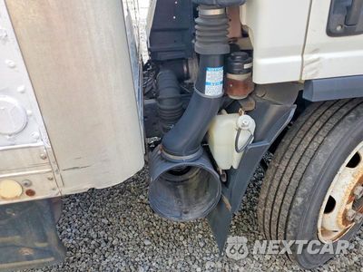 Zdjęcie 9 z 10 samochodu: 2014 ISUZU NQR REFRIGERATED BOX TRUCK VIN:JALE5W166E7901660 - miniatura