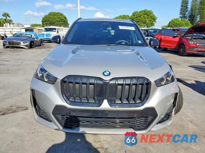 Piąte zdjęcie samochodu w środku: 2025 BMW X1 XDRIVE28I VIN:WBX73EF00S5316937 - miniatura
