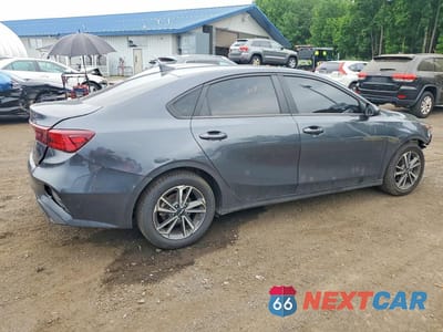 Trzecie zdjęcie samochodu z tyłu: 2022 KIA FORTE LXS VIN:3KPF24AD1NE454608 - miniatura