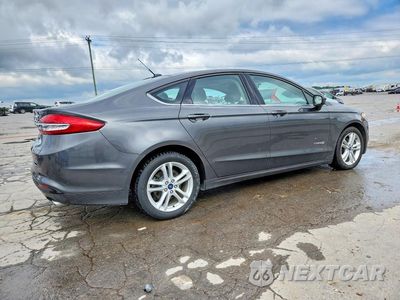 Trzecie zdjęcie samochodu z tyłu: 2018 FORD FUSION S HYBRID VIN:3FA6P0UU2JR281941 - miniatura