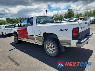 Drugie zdjęcie samochodu z przodu: 2000 DODGE RAM 1500 VIN:3B7HF13Y0YG116881 - miniatura
