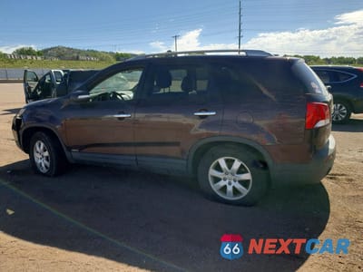 Drugie zdjęcie samochodu z przodu: 2012 KIA SORENTO LX VIN:5XYKTDA26CG250784 - miniatura
