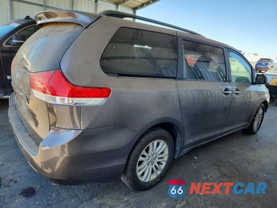 Trzecie zdjęcie samochodu z tyłu: 2011 TOYOTA SIENNA XLE 8-PASSENGER VIN:5TDYK3DC1BS174114 - miniatura
