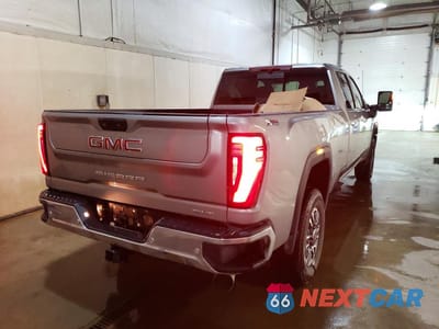 Trzecie zdjęcie samochodu z tyłu: 2025 GMC SIERRA K3500 SLT VIN:1GT4UUEY1SF302361 - miniatura