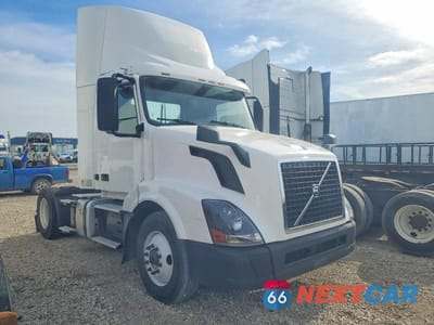 2018 VOLVO VNL SEMI TRUCK 4V4N39TG3JN892537 - główne zdjęcie licytacji z USA - miniatura
