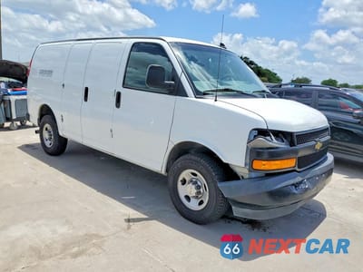 Czwarte zdjęcie samochodu z boku: 2020 CHEVROLET EXPRESS G2500 VIN:1GCWGAFGXL1119897 - miniatura