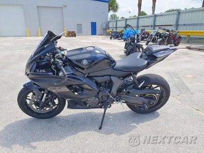 Trzecie zdjęcie samochodu z tyłu: 2025 YAMAHA YZFR7 VIN:JYARM38E6SA016645 - miniatura