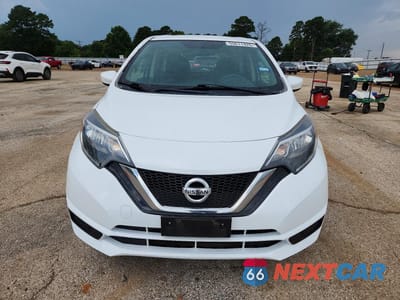 Piąte zdjęcie samochodu w środku: 2019 NISSAN VERSA NOTE S VIN:3N1CE2CP3KL355742 - miniatura