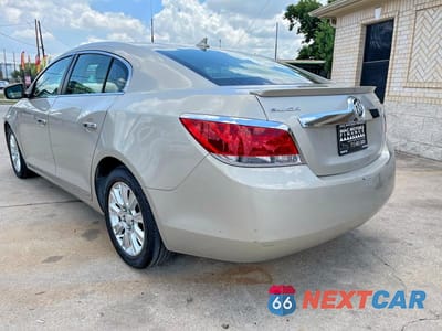 Trzecie zdjęcie samochodu z tyłu: 2012 BUICK LACROSSE VIN:1G4GC5ERXCF267895 - miniatura