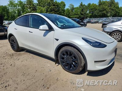 Czwarte zdjęcie samochodu z boku: 2023 TESLA MODEL Y VIN:7SAYGDEE8PA076510 - miniatura