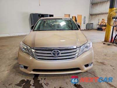 Piąte zdjęcie samochodu w środku: 2011 TOYOTA AVALON BASE VIN:4T1BK3DB3BU390728 - miniatura