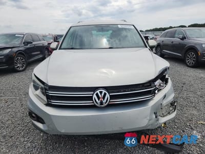 Piąte zdjęcie samochodu w środku: 2013 VOLKSWAGEN TIGUAN S VIN:WVGAV3AX5DW617248 - miniatura