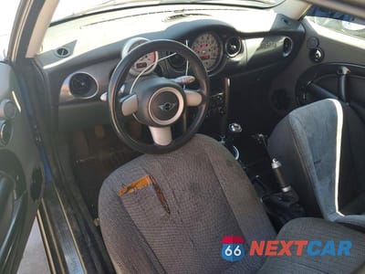 Zdjęcie 8 z 12 samochodu: 2006 MINI COOPER VIN:WMWRC33596TK73207 - miniatura