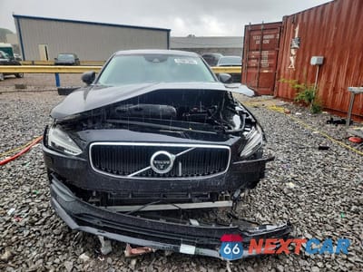 Piąte zdjęcie samochodu w środku: 2018 VOLVO S90 T5 MOMENTUM VIN:LVY982AK2JP025107 - miniatura