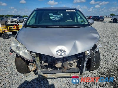 Piąte zdjęcie samochodu w środku: 2015 TOYOTA SIENNA SPORT VIN:5TDXK3DC4FS598694 - miniatura