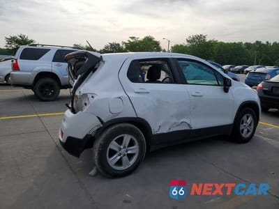 Trzecie zdjęcie samochodu z tyłu: 2020 CHEVROLET TRAX LS VIN:KL7CJKSB1LB323046 - miniatura