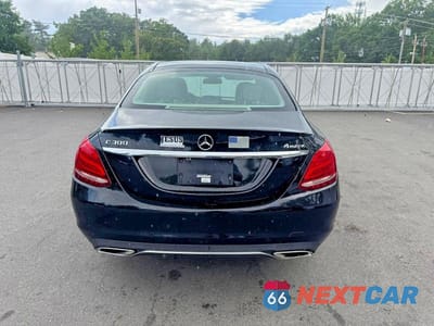 Piąte zdjęcie samochodu w środku: 2015 MERCEDES-BENZ C 300 4MATIC VIN:55SWF4KB1FU068945 - miniatura