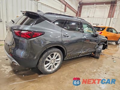Trzecie zdjęcie samochodu z tyłu: 2019 CHEVROLET BLAZER 3LT VIN:3GNKBHRS1KS689331 - miniatura