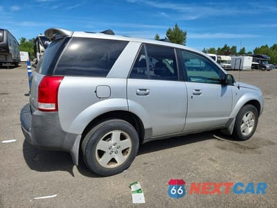 Trzecie zdjęcie samochodu z tyłu: 2004 SATURN VUE VIN:5GZCZ534X4S881717 - miniatura