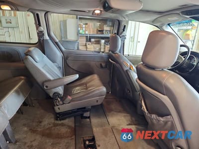 Zdjęcie 11 z 14 samochodu: 2005 DODGE GRAND CARAVAN SXT VIN:2D4GP44L75R257727 - miniatura