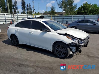 Czwarte zdjęcie samochodu z boku: 2021 KIA FORTE GT LINE VIN:3KPF34AD7ME265036 - miniatura