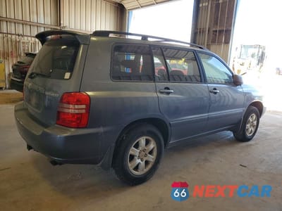 Trzecie zdjęcie samochodu z tyłu: 2002 TOYOTA HIGHLANDER LIMITED VIN:JTEGF21A720070271 - miniatura