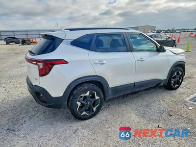 Trzecie zdjęcie samochodu z tyłu: 2024 KIA SELTOS EX VIN:KNDERCAA5R7518470 - miniatura