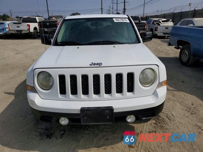 Piąte zdjęcie samochodu w środku: 2011 JEEP PATRIOT SPORT VIN:1J4NT1GA0BD236073 - miniatura