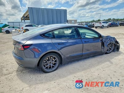 Trzecie zdjęcie samochodu z tyłu: 2023 TESLA MODEL 3 VIN:5YJ3E1EA7PF697474 - miniatura