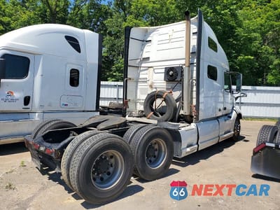 Czwarte zdjęcie samochodu z boku: 2021 VOLVO VN VIN:4V4NC9EH6MN270511 - miniatura
