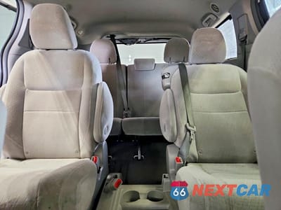 Zdjęcie 10 z 14 samochodu: 2017 TOYOTA SIENNA LE VIN:5TDKZ3DC5HS802993 - miniatura